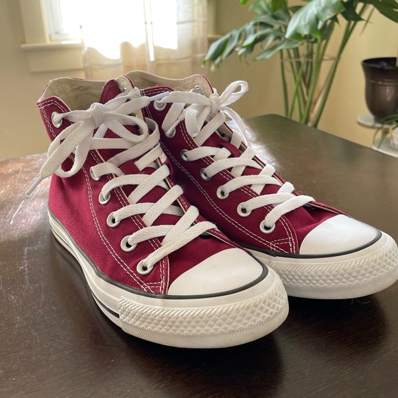 ❗️SOLD❗️Maroon Hightop Converse - Picture 2 of 9